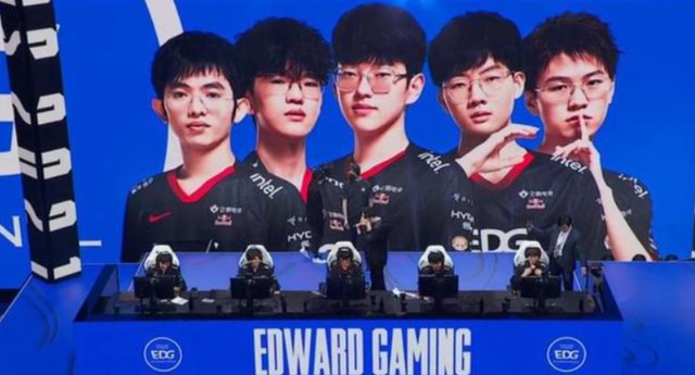 的舞台上 的舞台上